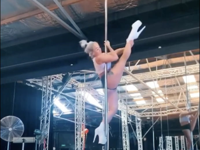 Woman on Pole Split trick gigi Gina, pole fitness, pole dancing