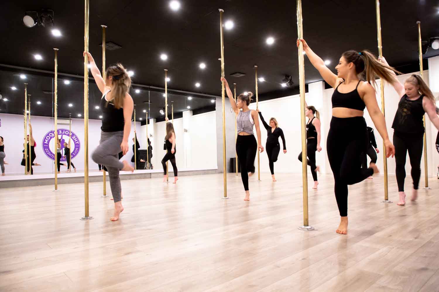 POLE DANCING