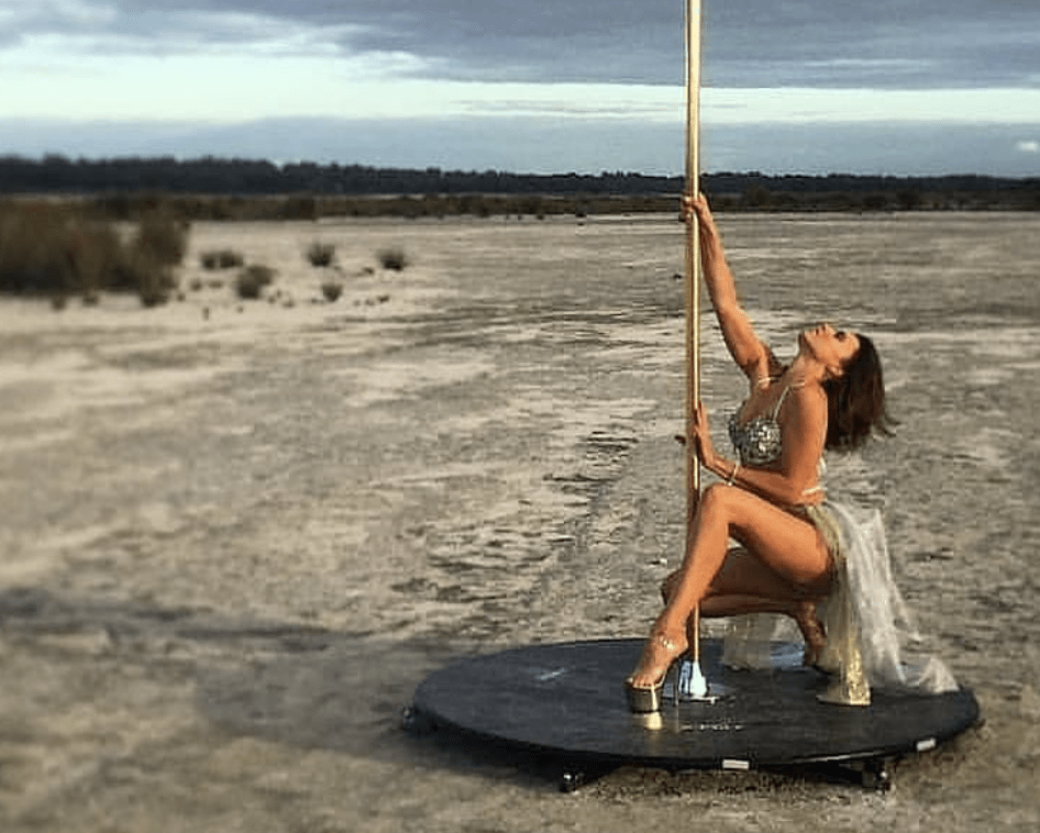 confident-pole-dancer-on-beach